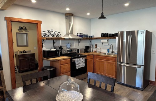 Gardiner Apartment | Peregrine Nest- Spacious apartment close to Yellowstone, tons of wildlife