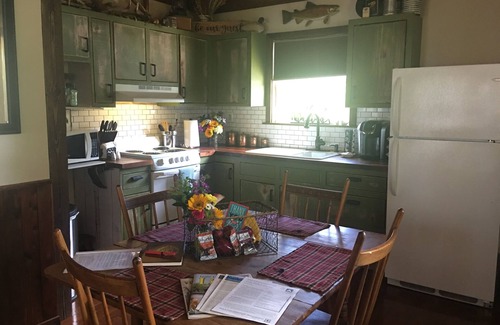 Searcy Cabin | Perfect Cabin 5 minutes to Blanchard Springs Nat. Park