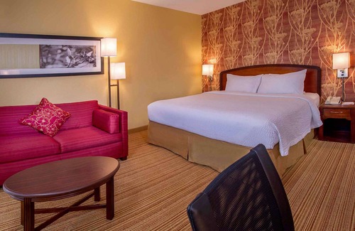 Durham Hotel | Perfect Durham Trip! Minutes from RTP Mountain Bike Trails! FREE Parking, Pool!