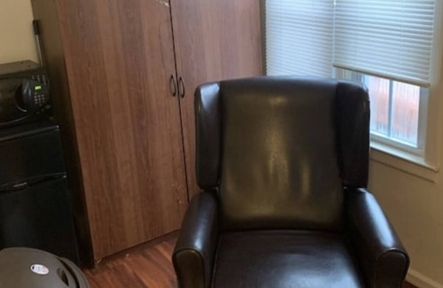 Grafton House | Perfect for 1! 4192 George Washington Highway, Unit C