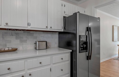 Lexington House | Perfect for Extended Stays! Luxury Townhome in Quiet Neighborhood Near UK