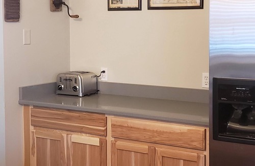 Three Oaks House | Perfect for groups! Walk to Journeyman/downtown Three Oaks