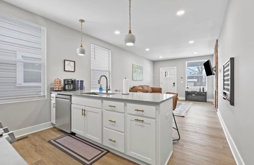 Livingston Park House | Perfect for larger groups + Hot Tub!