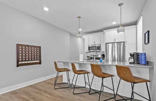 Livingston Park House | Perfect for larger groups + Hot Tub!