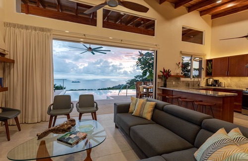 Ballena House | Perfect for multiple couples & families/luxurious/huge ocean view/gated/private