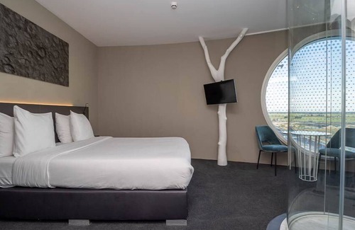 Zuidoost Hotel | Perfect Getaway close to local attractions, Keukenhof, Golf & Nature escape