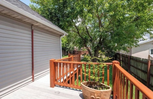 Central West End House | Perfect Getaway @ CWE- Entire Home + Free Parking Near Fox, Universities & More!