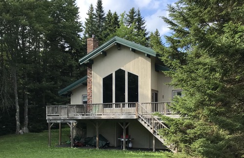 Wilmington House | Perfect Getaway just minutes to Mt Snow plus a Hot Tub!