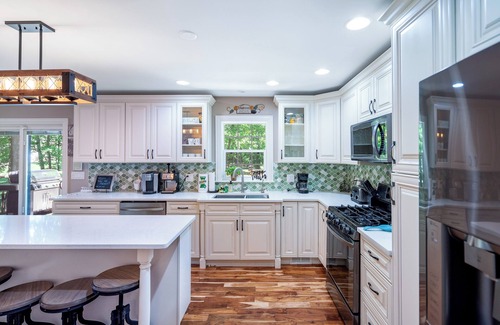 Delong House | Perfect getaway minutes away from Maxinkuckee Lake & Culver Academy!