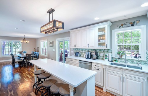 Delong House | Perfect getaway minutes away from Maxinkuckee Lake & Culver Academy!