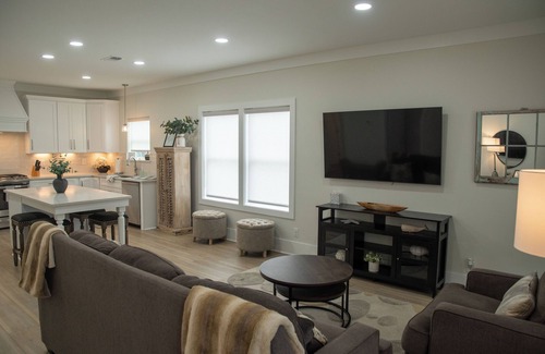 Old Town House | Perfect Getaway! Quaint Cottage 1 block to beach, Old Town, park and more!