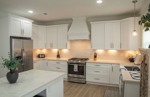 Old Town House | Perfect Getaway! Quaint Cottage 1 block to beach, Old Town, park and more!