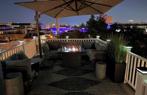 Canton House | Perfect Group getaway, 4BR/3BA, Rooftop & Theater in walkable Canton