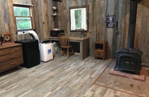 Elco Apartment | Perfect Hunter's/Writer's Cabin