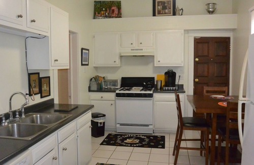 Lower Garden District Apartment | PERFECT LOCATION! GREAT MONTHLY RATES. Off Street Parking.