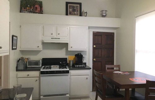 Lower Garden District Apartment | PERFECT LOCATION! GREAT MONTHLY RATES. Off Street Parking.
