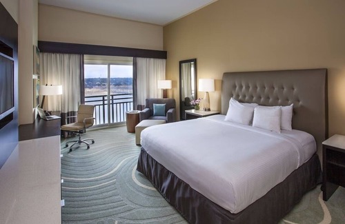 Lakeway Hotel | Perfect Place to Unwind! Outdoor Pool, Onsite Parking!