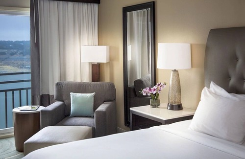 Lakeway Hotel | Perfect Place to Unwind! Outdoor Pool, Onsite Parking!