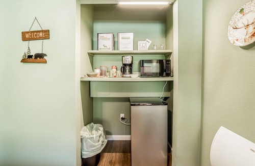 Orick Apartment | Perfect Studio Suite Near Beach & Redwoods w/ Kitchenette, Private W/D, & WiFi!