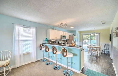 Pensacola House | Perfect Summer Pool House! Sleeps 6 Families Love it!