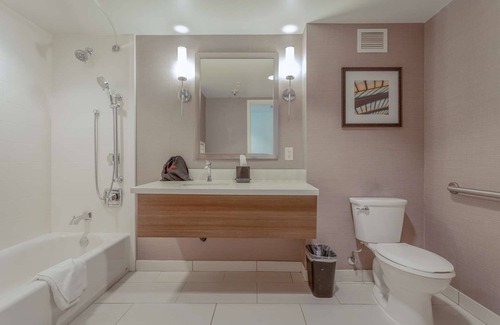 Anaheim Resort Hotel | Perfect Vacation in a Family Suite with Queen Bed and Bunk Bed! Outdoor Pool