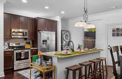 Auburn Condo | Perfect Walkable 2/2.5 Game Day Condo in Auburn with reserved parking!