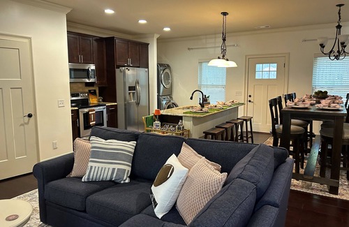 Auburn Condo | Perfect Walkable 2/2.5 Game Day Condo in Auburn with reserved parking!