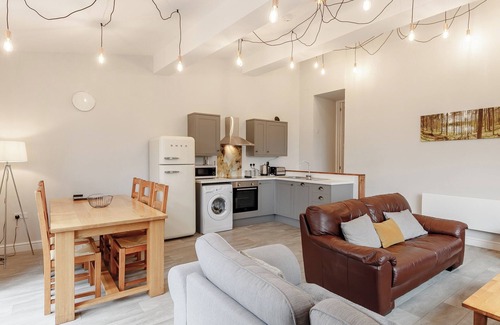 Neath Cottage | Perfect Welsh Long Barn, ideal for families and friends alike.