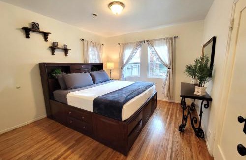 Pico - Robertson Apartment | Perfectly located Pico Robertson ground floor 3 bedroom apartment Walk to restaurants WIFI TV Game Console Parking 5 minutes to Rodeo Drive