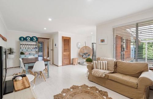 Carrickalinga Cabin | Periwinkle - 6 Berrima Pl, Carrickalinga