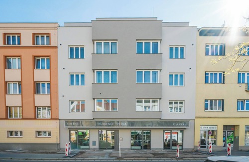 Hradec Kralove Apartment | Perla Hradce 101. Apartman 2 room, Center, konditioner , parking. Breakfast.