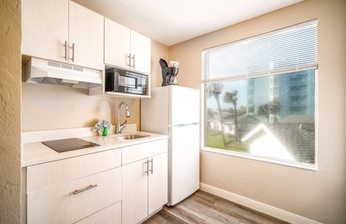 Melinda Cook Resort | Perry's Ocean Edge Resort