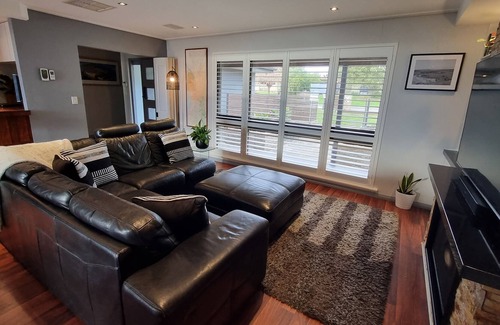 Hallett Cove House | Personal and Private Luxury Tropical Oasis at Intrepid Views