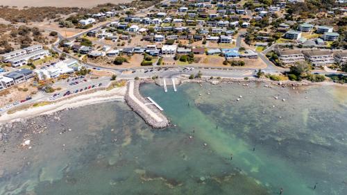 Encounter Bay House | Pet & Family Friendly 3BR Coastal Escape Near Boat Ramp - Diyamba!