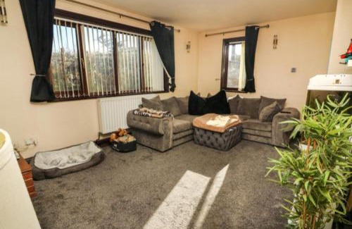 Purleigh House | Pet Friendly Home in Chelmsford-Hot Tub-Sleeps 6