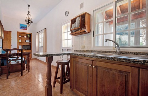 Buenavista del Norte House | Pet-Friendly 'Casa El Cardon B2' with Sea & Mountain View, Terrace & Wi-Fi