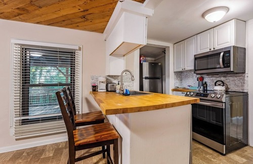 Cary Cottage | Pet-friendly 2BR Ranch, Wifi, Parking Near RTP