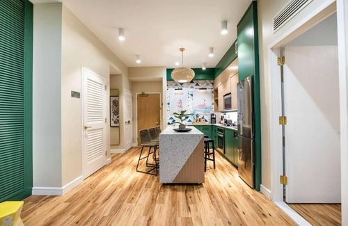 Bay Lake Hotel | Pet-friendly 2BR Suite with Private Balcony, Free Breakfast, Shuttle & Parking!