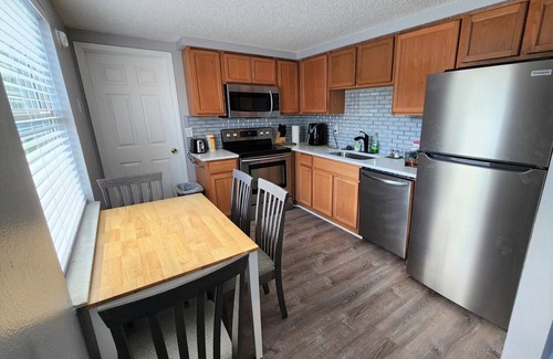 Braden River House | Pet Friendly 3 Bedroom Home With Fenced Yard