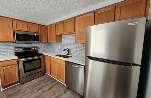 Braden River House | Pet Friendly 3 Bedroom Home With Fenced Yard