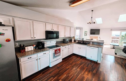 Briargate House | Pet Friendly/3 King Beds/Sleeps 14/Game room near Air Force Academy