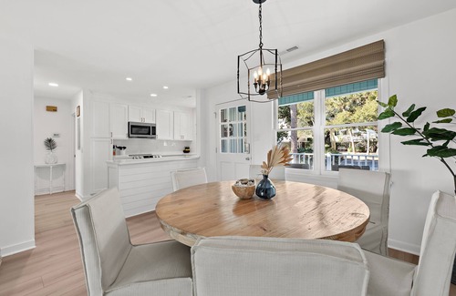 Tarpon Pond House | Pet Friendly 3BR Tarpon Pond Cottage! Close to Beach/Pools