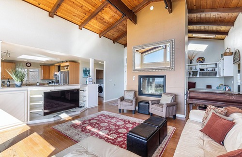 Bodega Bay House | Pet-friendly 4-bedroom, 2 Ensuites. Coastal views & right on the 10th Green!