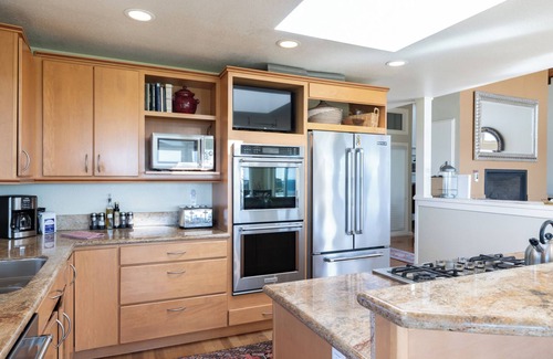 Bodega Bay House | Pet-friendly 4-bedroom, 2 Ensuites. Coastal views & right on the 10th Green!