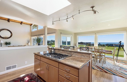 Bodega Bay House | Pet-friendly 4-bedroom, 2 Ensuites. Coastal views & right on the 10th Green!