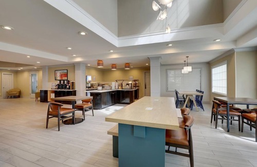 San Jose Hotel | Pet-friendly ADA Unit with Full Kitchen, Outdoor Pool, Onsite Parking