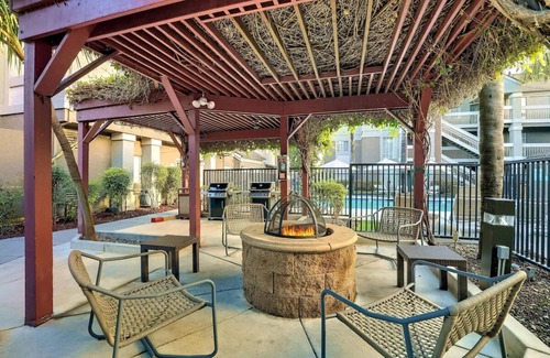 San Jose Hotel | Pet-friendly ADA Unit with Full Kitchen, Outdoor Pool, Onsite Parking