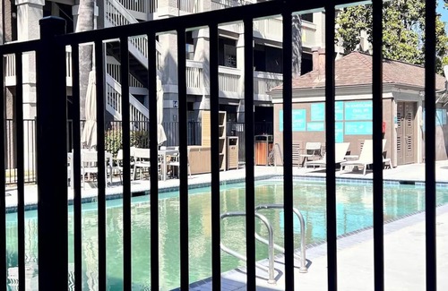 San Jose Hotel | Pet-friendly ADA Unit with Full Kitchen, Outdoor Pool, Onsite Parking