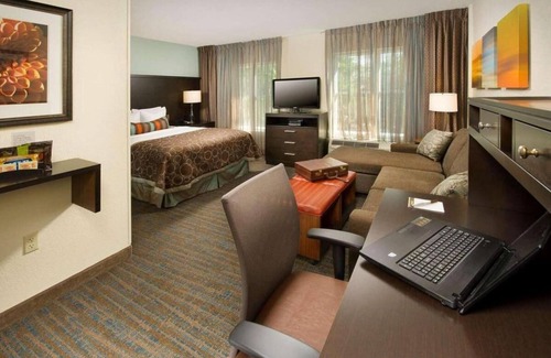 Alpharetta Hotel | Pet-friendly and Spacious 2BR Suite with Kitchen! Free Breakfast, Pets Allowed!