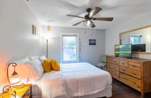 Annapolis Apartment | Pet-Friendly Beach Getaway, Relax by the Bay!